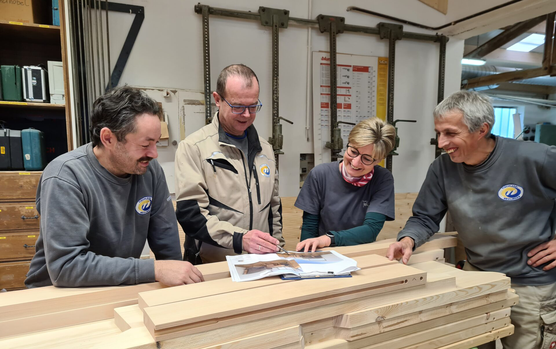 Tischlerei Neulinger - Mitarbeiter in der Werkstatt