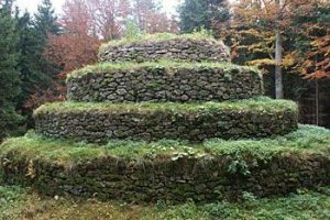 Ausflugsziele im Waldviertel in der Nähe der Tischlerei Neulinger - Steinpyramide Rosenau